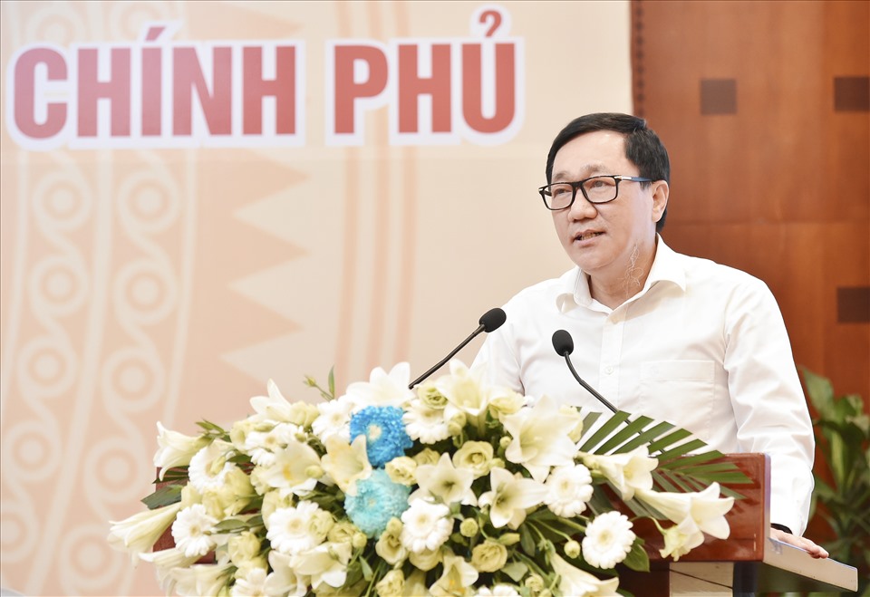Tổng Giám đốc NHCSXH Dương Quyết Thắng tiếp thu ý kiến chỉ đạo của Phó Thủ tướng Chính phủ.