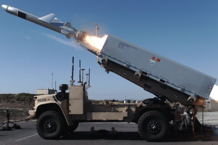 Tên lửa Naval Strike Missile trong cuộc thử nghiệm năm 2020 tại Point Mugu, California. Ảnh: Hải quân Mỹ