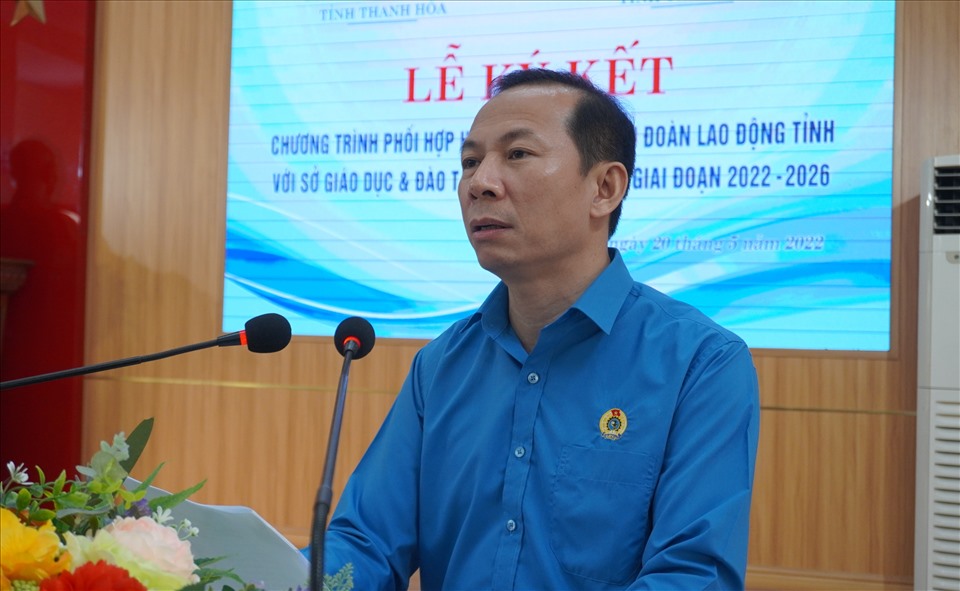 Ông Võ Mạnh Sơn - Chủ tịch LĐLĐ tỉnh Thanh Hóa khai mạc lễ ký kết. Ảnh: Q.D