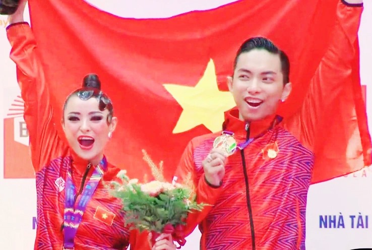 Đặng Thu Hương và Phan Hiển đoạt 3 huy chương vàng ở bộ môn Dancesport tại SEA Games 31. Ảnh: NVCC