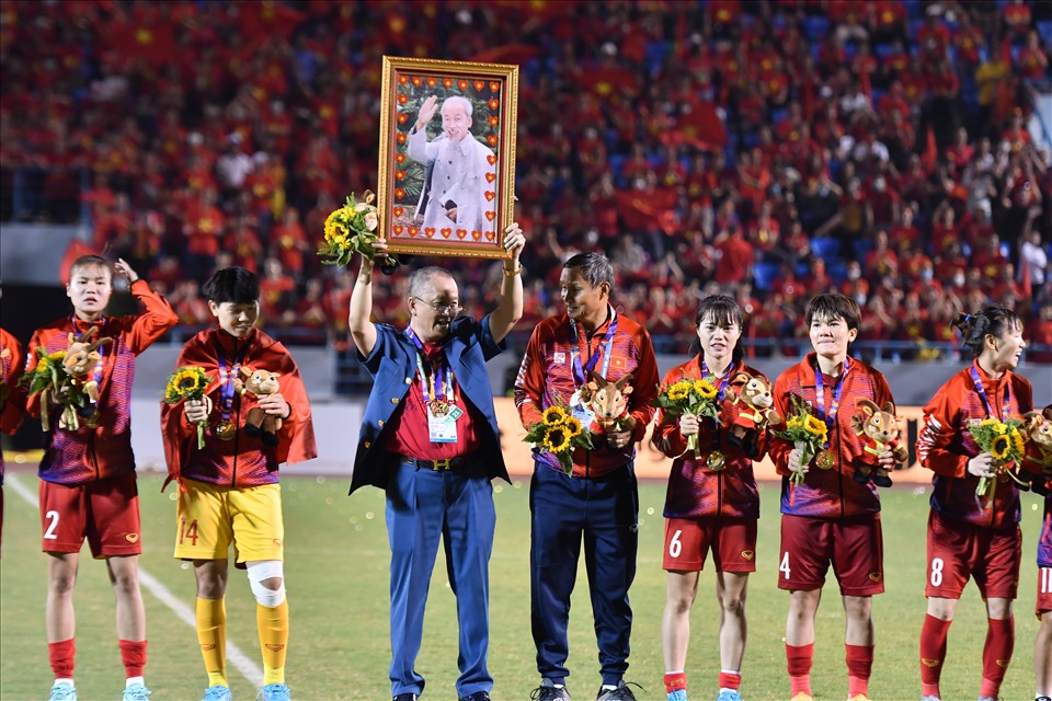 Đây là lần thứ 3 liên tiếp đội tuyển nữ Việt Nam giành vị trí cao nhất tại SEA Games, qua đó thể hiện sự thống trị tuyệt đối ở giải đấu này.