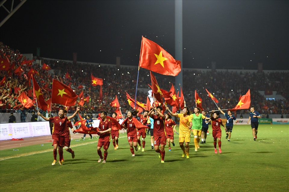 Niềm vui chiến thắng của các cầu thủ đội tuyển nữ Việt Nam.