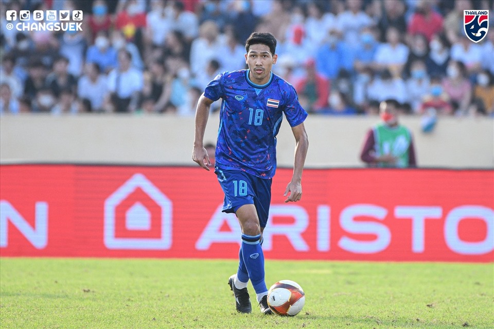 Weerathep là người hùng của U23 Thái Lan ở bán kết. Ảnh: Changsuek.
