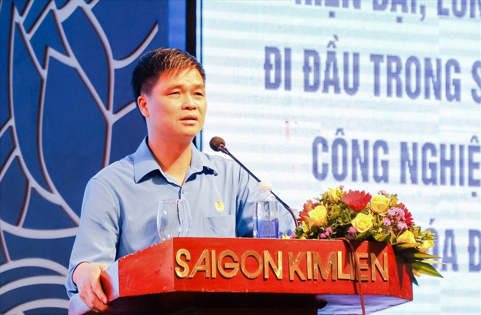 Phó Chủ tịch Tổng LĐLĐ Việt Nam Ngọ Duy Hiểu phát biểu tại hội nghị. Ảnh: QĐ