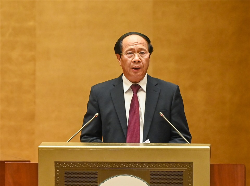 Phó Thủ tướng Lê Văn Thành thay mặt Chính phủ trình bày Báo cáo đánh giá bổ sung kết quả thực hiện kế hoạch phát triển kinh tế - xã hội và ngân sách nhà nước năm 2021.