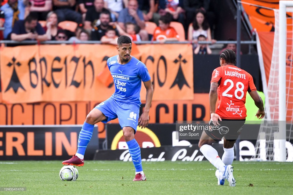 Saliba đã được trao danh hiệu Cầu thủ trẻ xuất sắc nhất Ligue 1 và có mặt trong đội hình tiêu biểu Ligue 1 mùa này. Ảnh: Getty