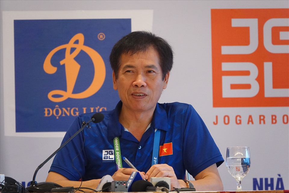 Ông Trần Đức Phấn chia sẻ về thành tích của đoàn Thể thao Việt Nam tại SEA Games 31 sáng 23.5. Ảnh: Nguyễn Đăng