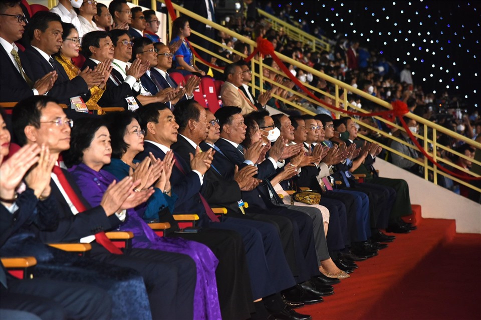 Các đại biểu và khách quốc tế tham dự Lễ bế mạc SEA Games 31. Ảnh: Hải Nguyễn