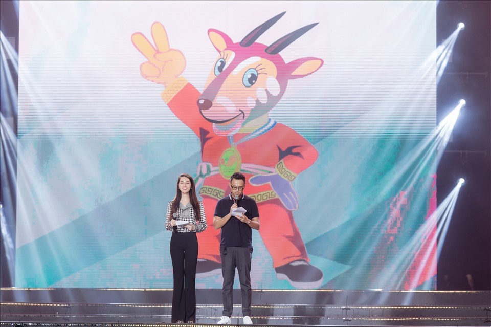 MC Thuỵ Vân và Đức Bảo dẫn dắt Lễ bế mạc SEA Games 31. Ảnh: NVCC.