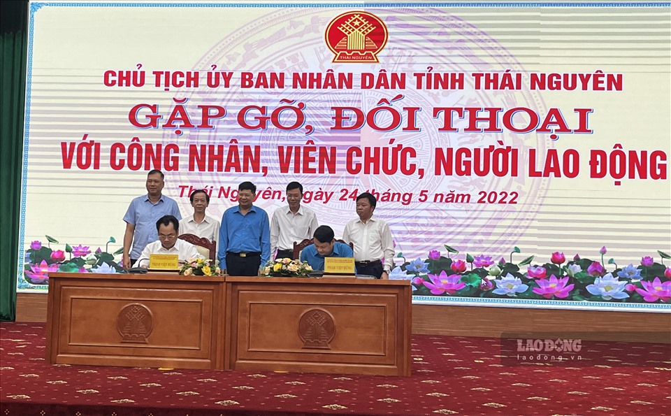 Cũng tại cuộc đối thoại, LĐLĐ tỉnh Thái Nguyên và UBND tỉnh Thái Nguyên đã ký chương trình phối hợp công tác giai đoạn 2022-2026.