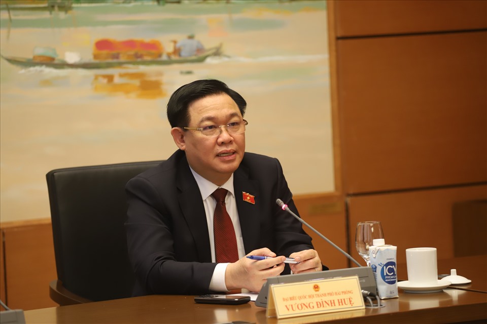 Chủ tịch Quốc hội Vương Đình Huệ phát biểu ý kiến.