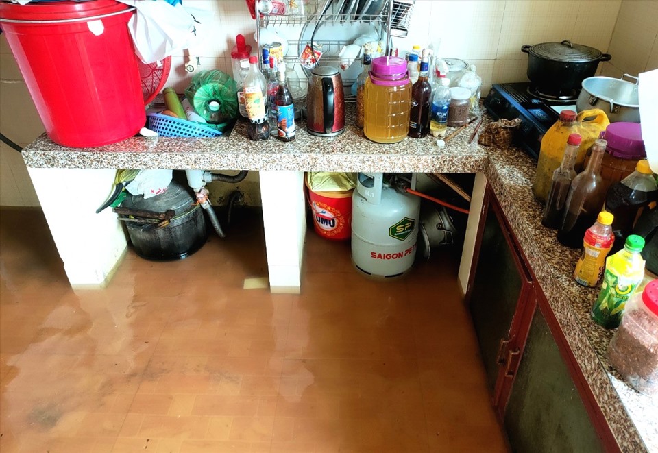 Nước ngập tràn vào khu bếp của một nhà dân ở xã Minh Tâm, huyện Thiệu Hóa (Thanh Hóa). Ảnh: Q.D