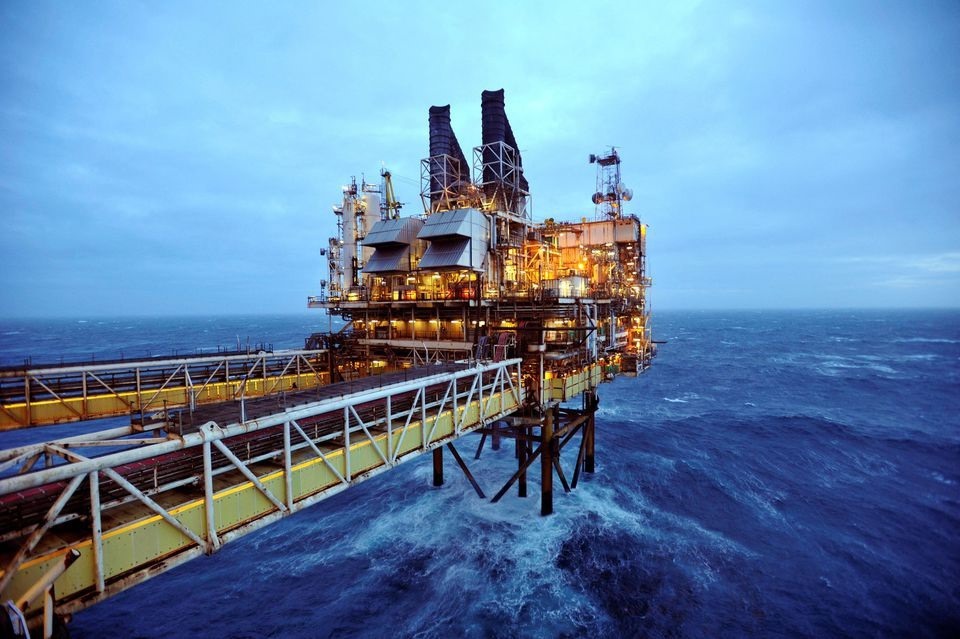 Giá dầu thế giới giảm do lo ngại suy thoái kinh tế toàn cầu. Ảnh: Reuters.
