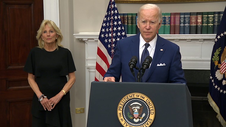 Tổng thống Joe Biden yêu cầu “biến đau thương thành hành động“. Ảnh: CNN