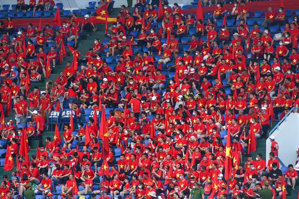 Người hâm mộ có thể mua vé trận giao hữu Việt Nam - Afghanistan từ ngày 29.5 tại sân Thống Nhất. Ảnh: Thanh Vũ