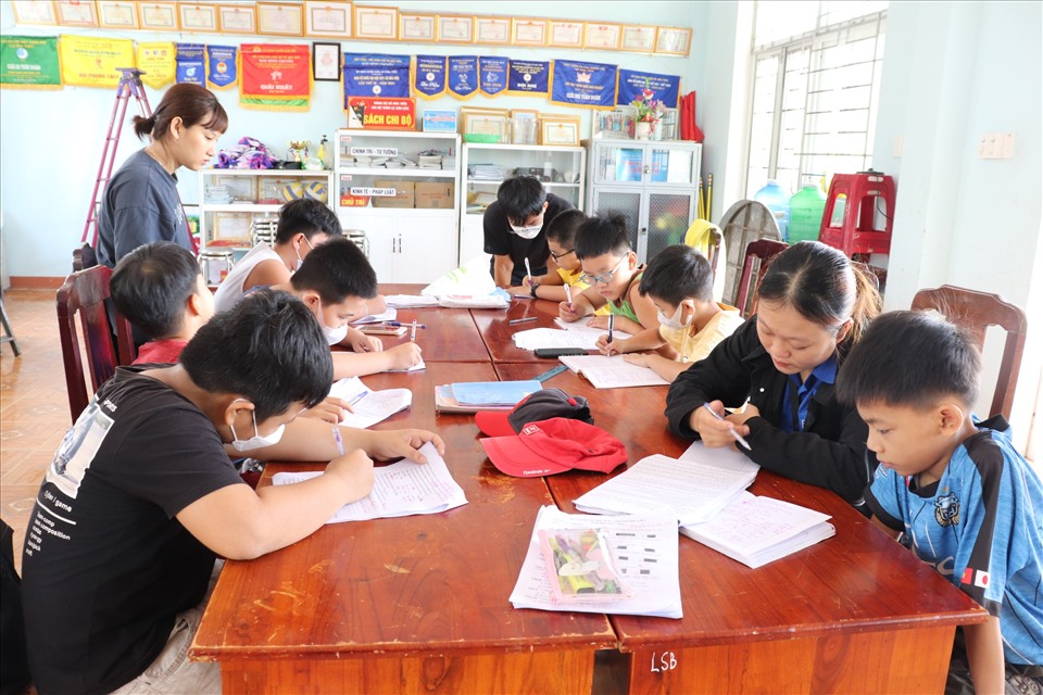 “Lớp học 0 đồng” của Chi đoàn thôn Lệ Sơn Bắc diễn ra vào mỗi sáng chủ nhật nhận được nhiều sự quan tâm, ủng hộ của phụ huynh. Ảnh: Nguyễn Linh