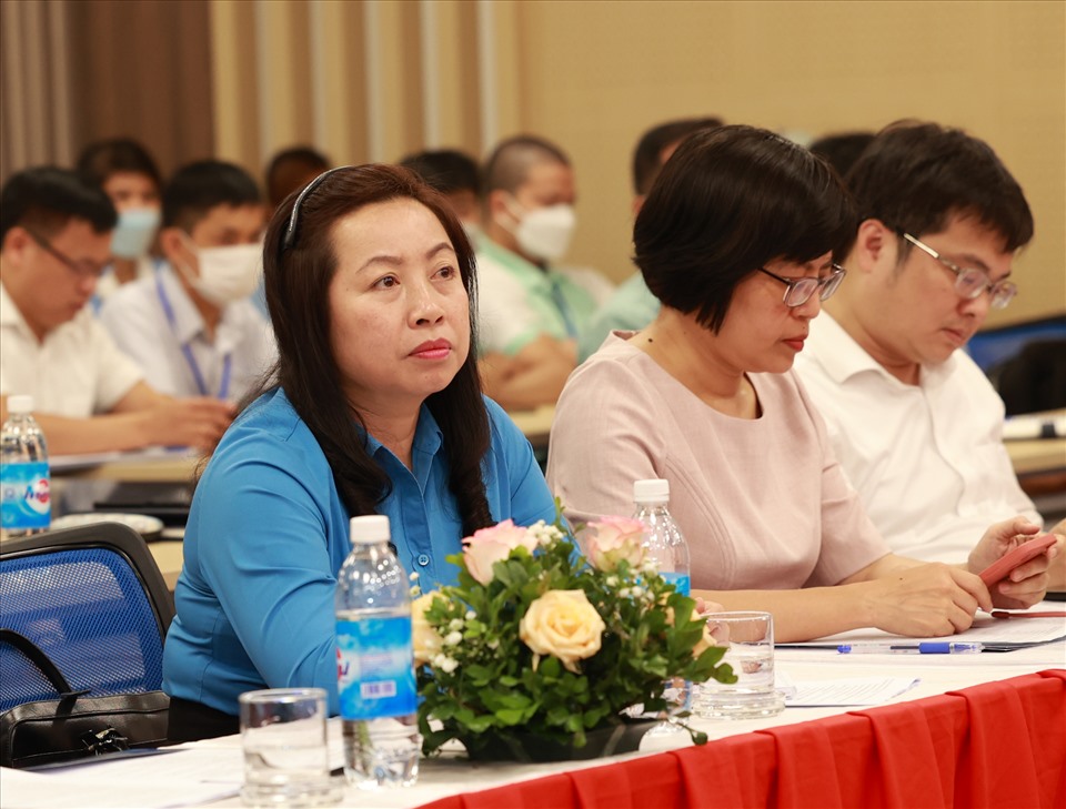 Phó chủ tịch Tổng Liên đoàn Lao động Việt Nam Thái Thu Xương tới dự cuộc gặp gỡ. Ảnh: Hải Nguyễn