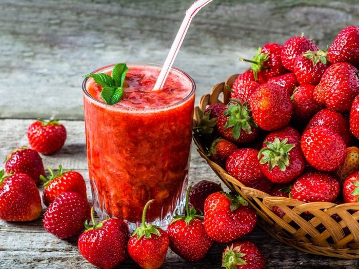 Nước ép dâu tây đem lại nhiều lợi ích dành cho sức khỏe. Ảnh: Shutterstock
