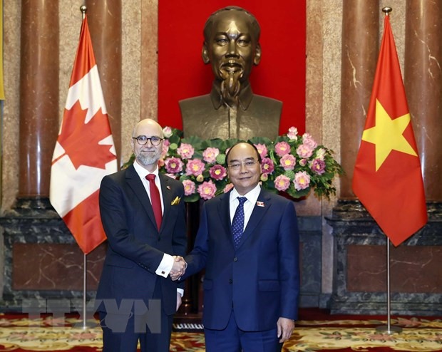 Chủ tịch nước Nguyễn Xuân Phúc tiếp Đại sứ Canada tại Việt Nam Shawn Perry Steil. Ảnh: TTXVN