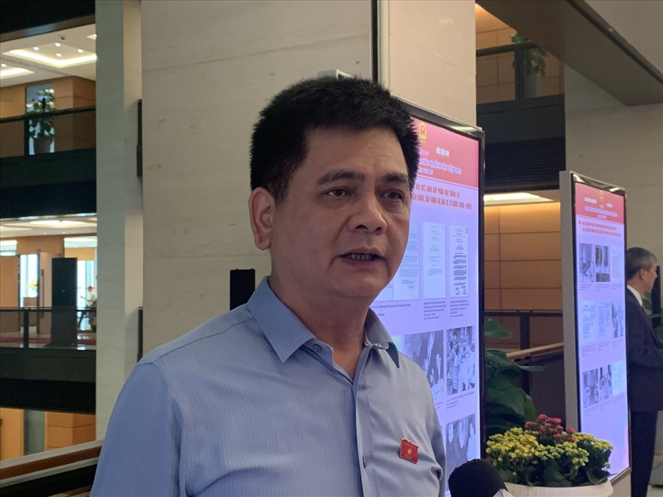 Đại biểu Nguyễn Lâm Thành (đoàn Lạng Sơn) trao đổi với PV.