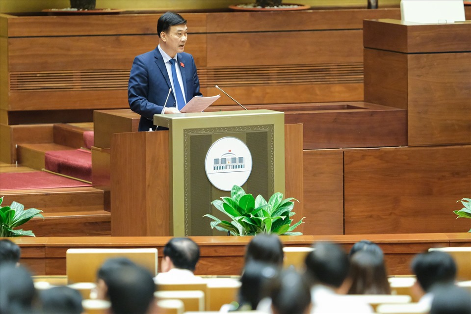 Ông Vũ Hồng Thanh giải trình, tiếp thu, chỉnh lý dự thảo Luật Kinh doanh bảo hiểm (sửa đổi).