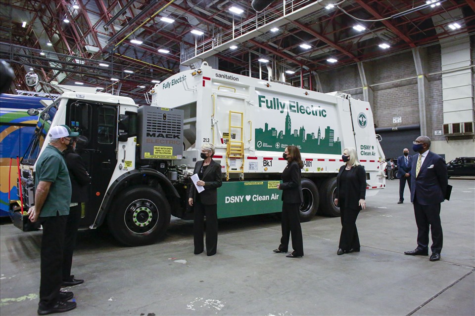 US Vice President Kamala Harris (centre) looks at a heavy-duty electric truck at a warehouse at John F. Kennedy International Airport in New York, US, November 11, 2021.  Photo: AFP