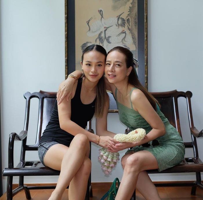 Con gái xinh đẹp của Madam Pang khiến cộng đồng mạng chú ý.