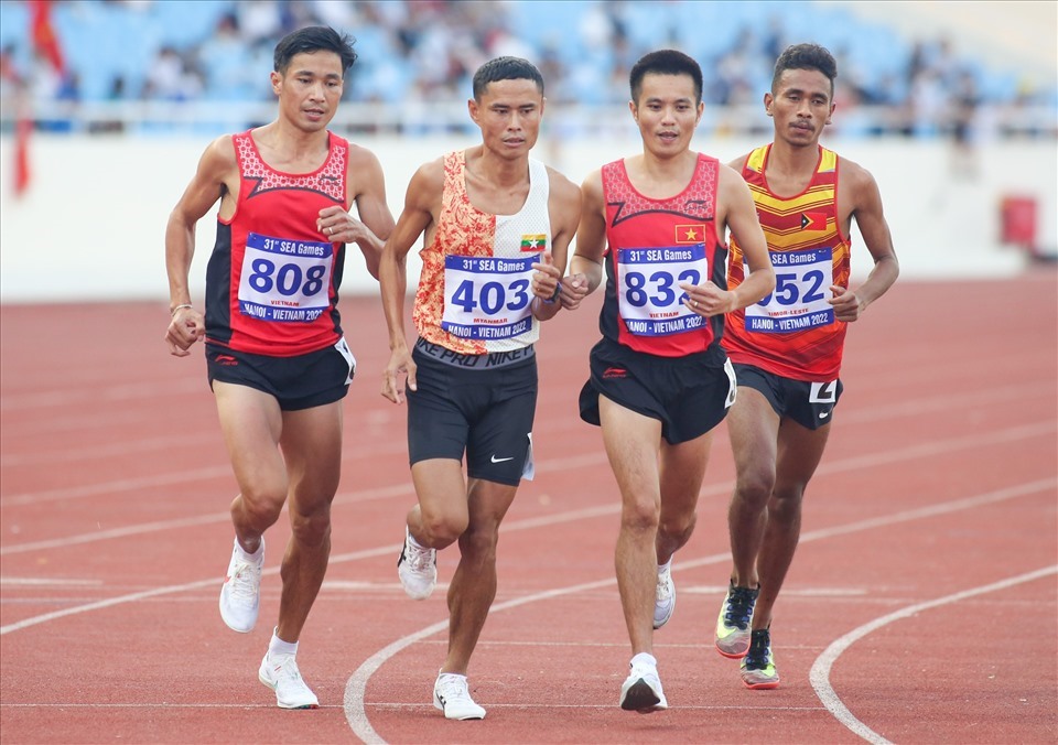 Felisberto giành huy chương bạc nội dung 10.000m tại SEA Games 31. Ảnh: Thanh Vũ