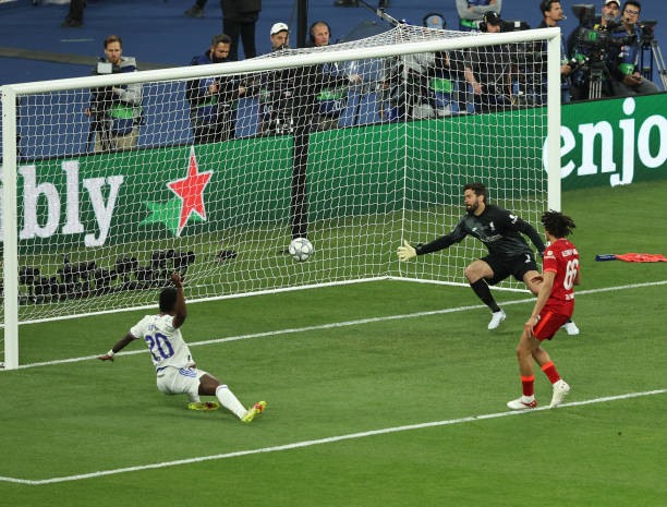 Ngược lại, Real Madrid chỉ cần một vài cơ hội là đã có bàn thắng. Ảnh: AFP