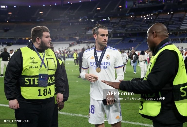 Gareth Bale cùng tấm huy chương vàng. Sau mùa giải này, nhiều khả năng anh sẽ chia tay Real Madrid.