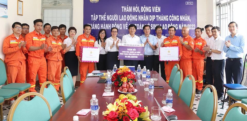 Công đoàn Điện lực Việt Nam động viên người lao động Truyền tải điện Ninh Thuận và Truyền tải điện Khánh Hòa thuộc Công ty Truyền tải điện 3.