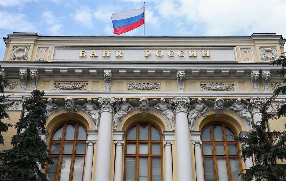Russia's central bank cut interest rates, causing the ruble to reverse.  Photo: TASS