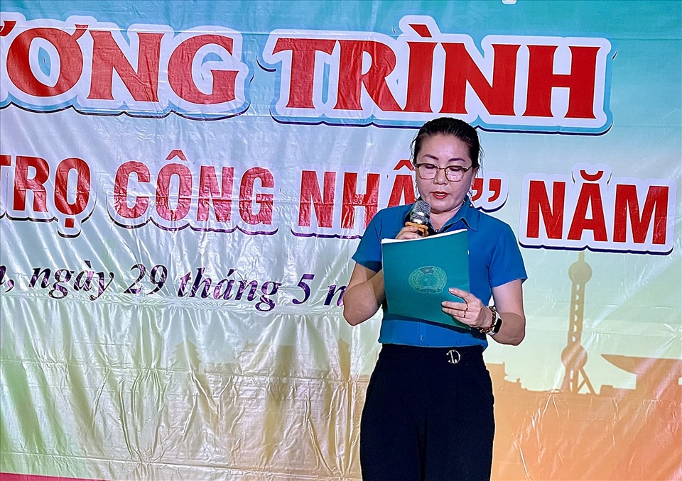 Bà Nguyễn Thị Thu Nhi – Phó Chủ tịch LĐLĐ tỉnh Nghệ An phát biểu tại chương trình. Ảnh: Minh Khuê