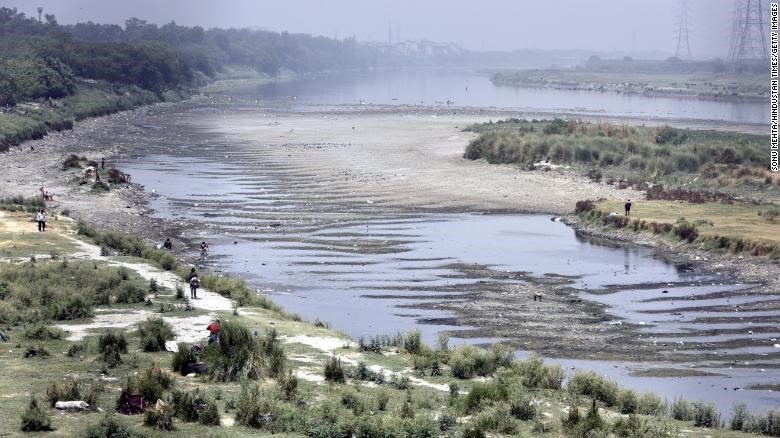 Sông Yamuna ở New Delhi, Ấn Độ cạn kiệt hôm 1.5.2022. Ảnh: Getty