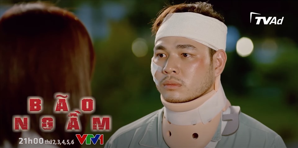 Trong tập 51 “Bão ngầm“, bác sĩ Hùng bày tỏ tình cảm với Hạ Lam. Ảnh: CMH