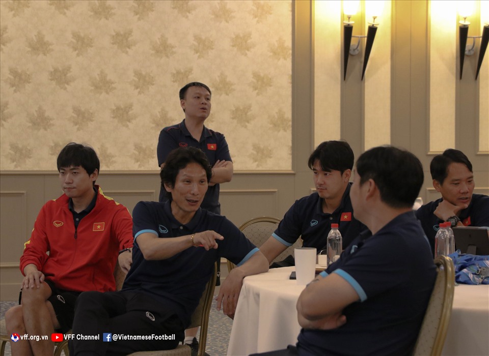U23 Việt Nam nghe phổ biến luật thi đấu và quy định tại giải U23 Châu Á 2022. Ảnh: VFF