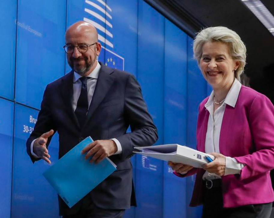 European Council President Charles Michel (left) and European Commission President Ursula von der Leyen at the end of the first day of the special summit on Ukraine in Brussels on May 30, 2022.  Photo: AFP