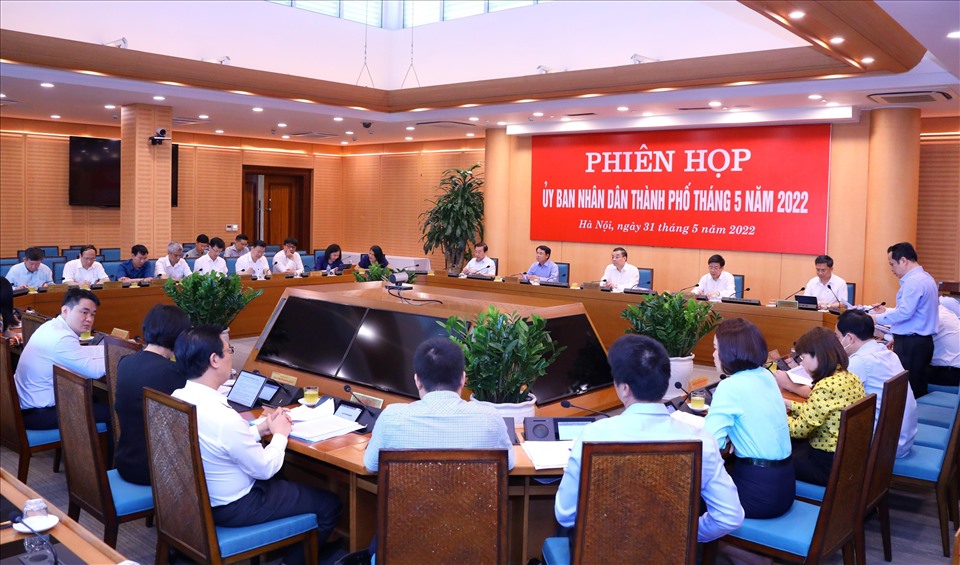 Tập thể UBND TP Hà Nội xem xét các nội dung thuộc thẩm quyền.