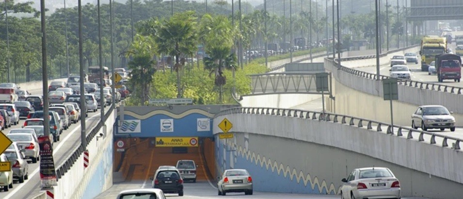 The entrance to the “2 in 1” SMART tunnel in Malaysia.  Photo: Wiki