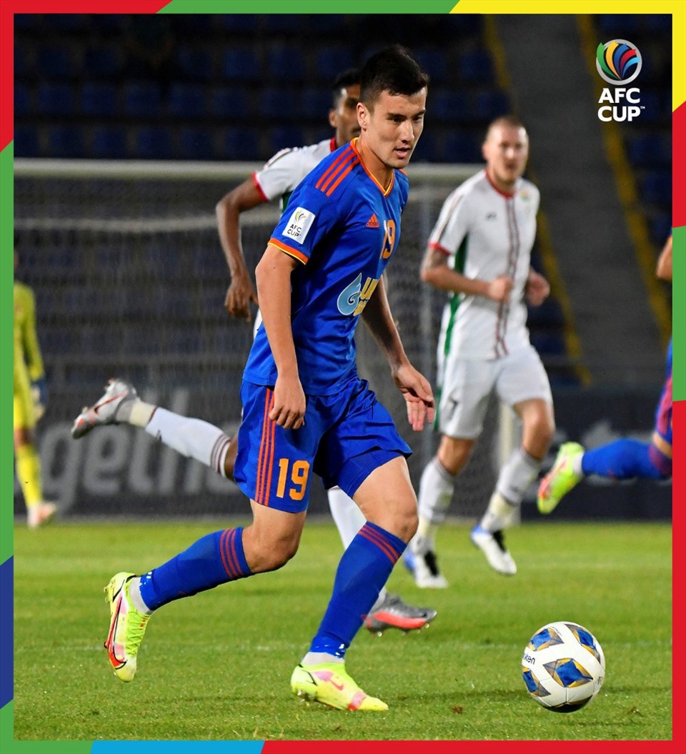 Khusain Norchaev (U23 Uzbekistan): Chân sút của câu lạc bộ FC Nasaf này đã đoạt danh hiệu vua phá lưới AFC Cup 2021 với 7 bàn. Sau đó, anh tiếp tục thể hiện phong độ làm bàn ấn tượng giúp đội lọt vào 16 đội AFC Champions League 2022. Vòng chung kết U23 Châu Á 2022 là cơ hội để anh tỏa sáng trên sân nhà, qua đó tìm cơ hội để chen chân vào tuyển quốc gia trong tương lai gần.