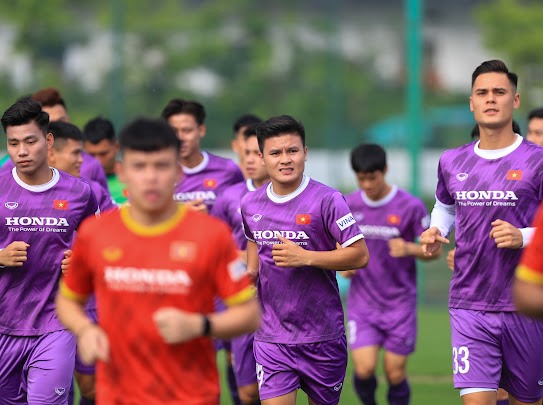 Tiền vệ Quang Hải bỏ ngỏ cơ cơ hội ra sân. Ảnh VFF