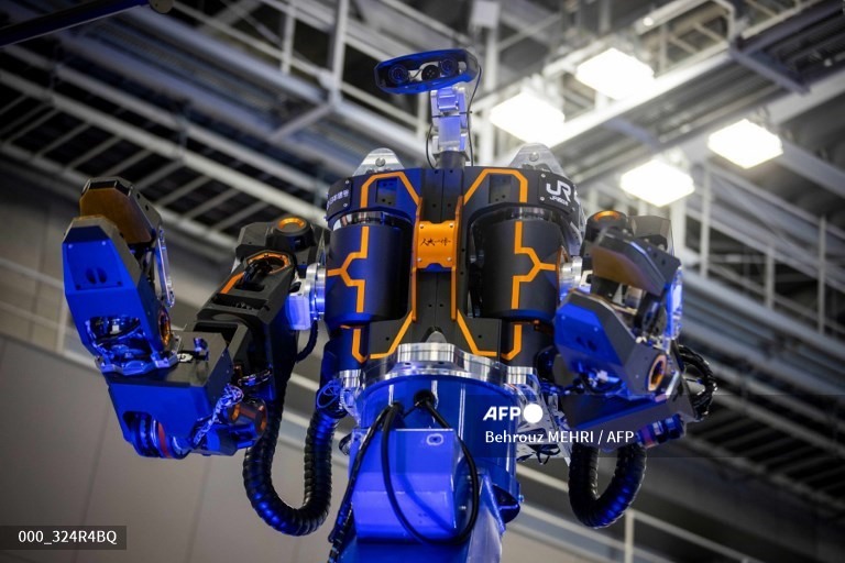Robot Jinki Zero ver.2.0 đem lại tương mai mới cho ngành đường sắt. Ảnh: AFP