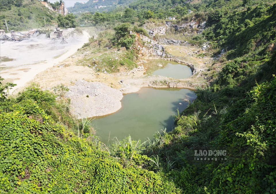 Trước đó, vào năm 2008 tại những mong nước sâu cả chục mét không được rào chắn, cảnh báo trong mỏ đá Nông Tiến đã có 2 học sinh tử vong do đuối nước.