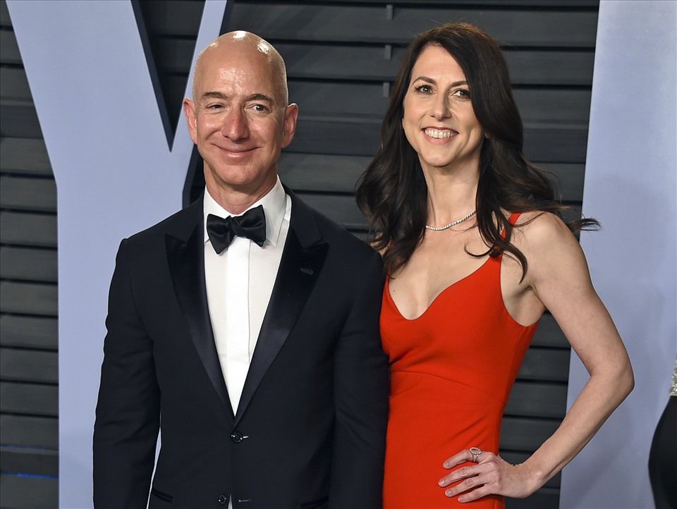 Phương pháp dạy con của Jeff Bezos và vợ cũ hướng đến sự độc lập, sáng tạo và linh hoạt. Ảnh: AP.