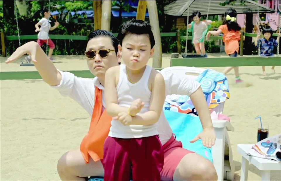 Min Woo nổi tiếng toàn Châu Á sau khi xuất hiện trong MV “Gangnam Style“. Ảnh: ST.
