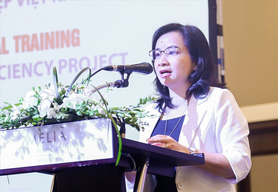 Bà Ngô Thu Hà – Phó Tổng Giám đốc đại diện Ngân hàng SHB tham dự hội thảo chia sẻ về lợi ích và quy trình vận hành của dự án VSUEE.