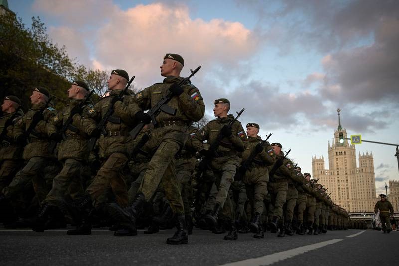 Quân nhân Nga tập dượt duyệt binh. Ảnh: AFP