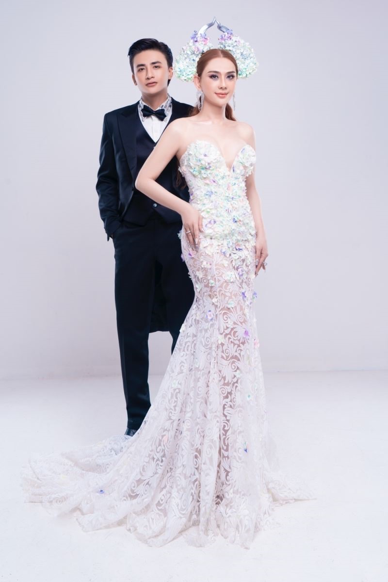 Lâm Khánh Chi trong bộ ảnh dịp váy cô dâu cúp ngược, trang điểm sắc sảo. Song Duy hóa thân quý ông lịch lãm.