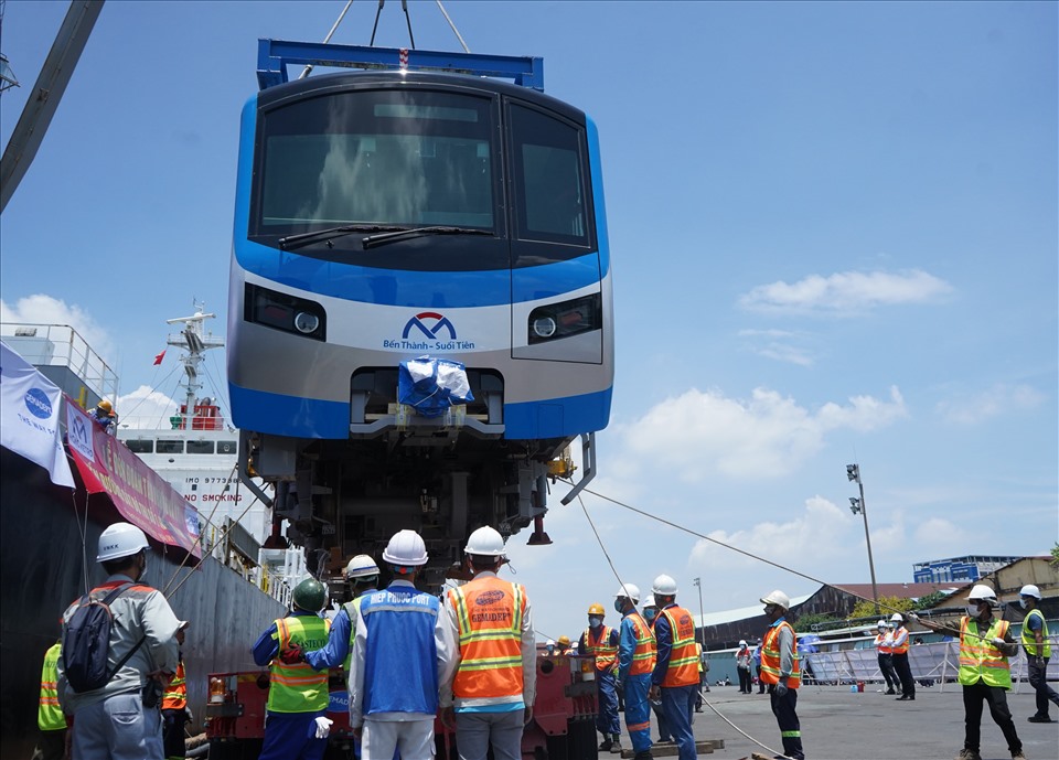 ông Nguyễn Quốc Hiển, Phó Trưởng ban Quản lý Đường sắt đô thị, Giám đốc Ban Quản lý Dự án 1, cho biết để có được thành quả nhập khẩu thành công hai đoàn tàu cuối cùng của dự án là nhờ các bên có liên quan: Hải quan, Biên phòng, cảng; các đơn vị vận chuyển, nhà thầu Hitachi cùng các nhà thầu phụ; chủ đầu tư.