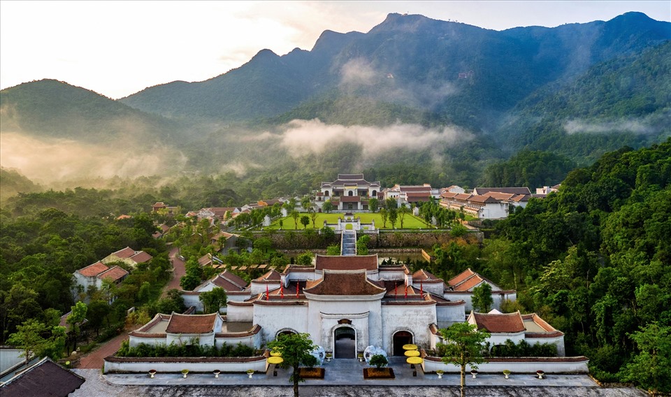 Trung tâm Văn hóa Trúc Lâm dưới chân núi Yên Tử với hai quần thể nghỉ dưỡng Legacy Yên Tử - MGallery và Làng Nương Yên Tử